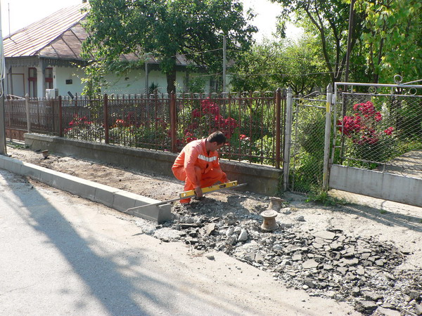 montat borduri str I Creanga 8.jpg